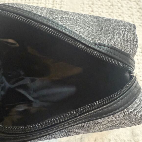 new men's Jimmy Choo Parfums unisex toiletry travel bag A3 2547 - Picture 6 of 10